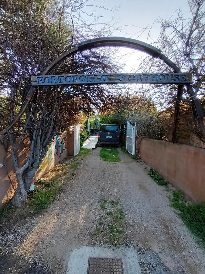 Portopollo Surfhouse Barrabisa 0*,  Italy
