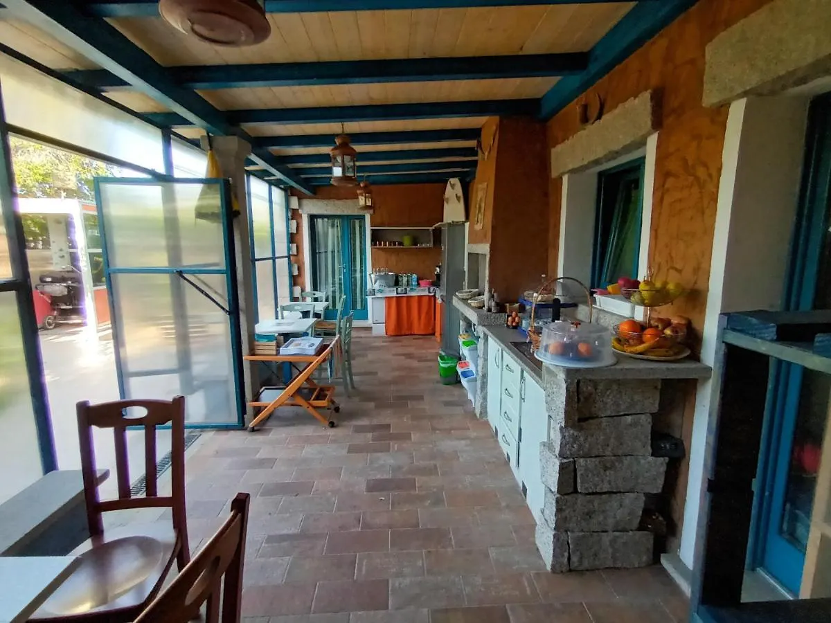 Portopollo Surfhouse Barrabisa Bed & Breakfast