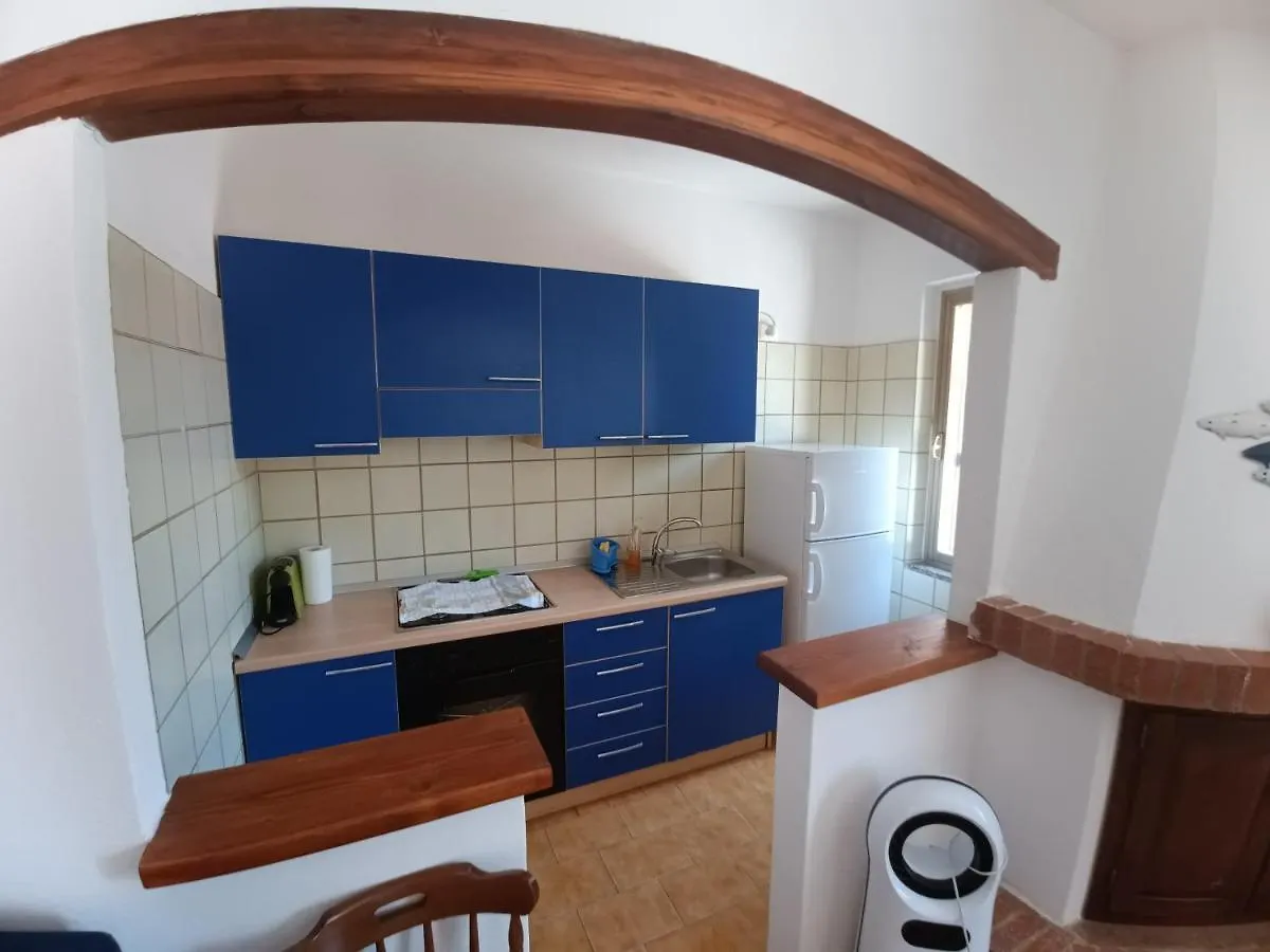 Portopollo Surfhouse Barrabisa Bed & Breakfast