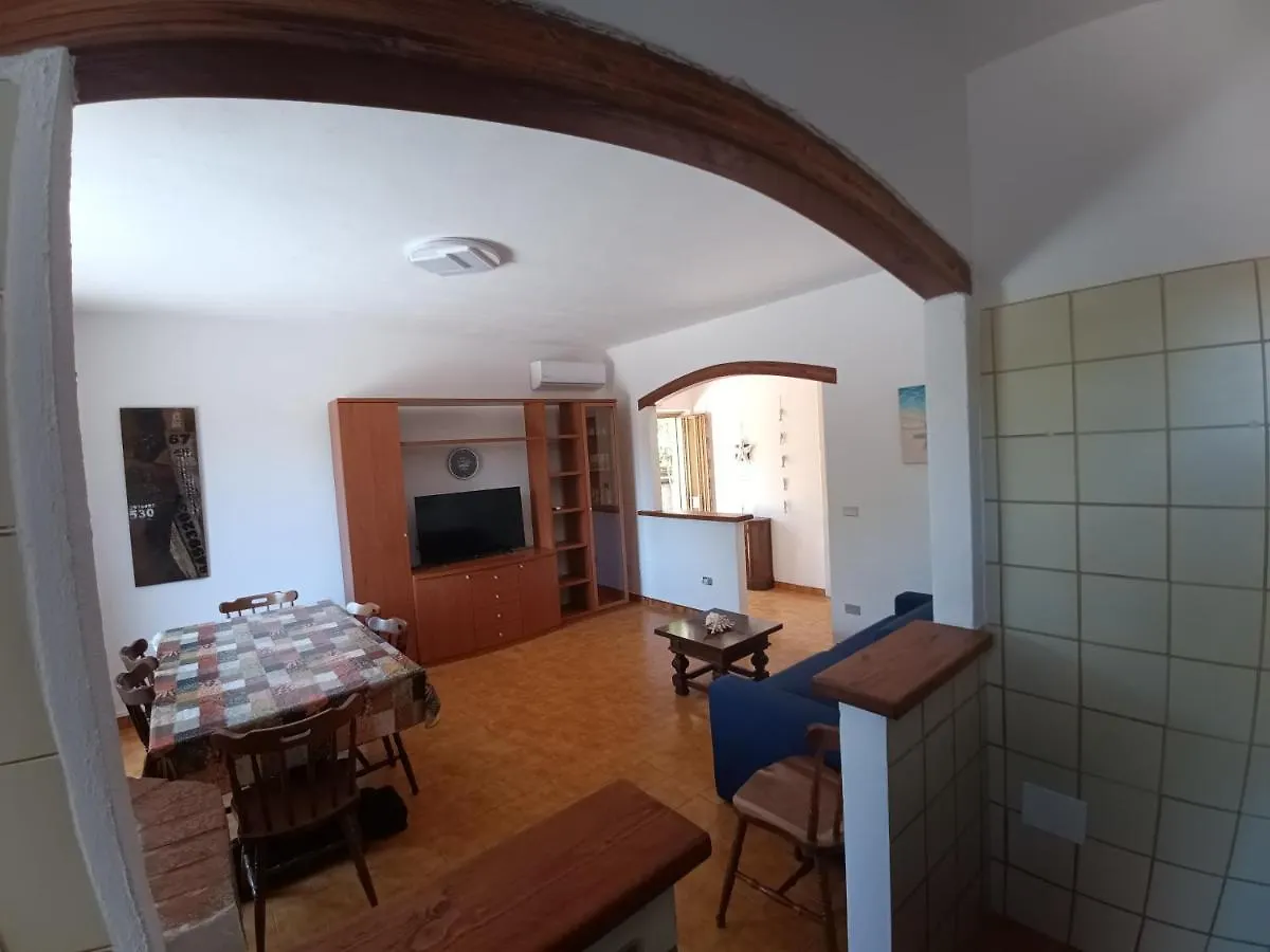 Portopollo Surfhouse Barrabisa Bed & Breakfast